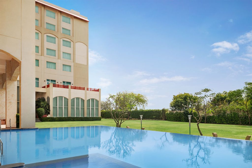 Swimming-pool-at-Ramada-Jaipur-jaisinghpura-Weekend-Getaway-from-Jaipur